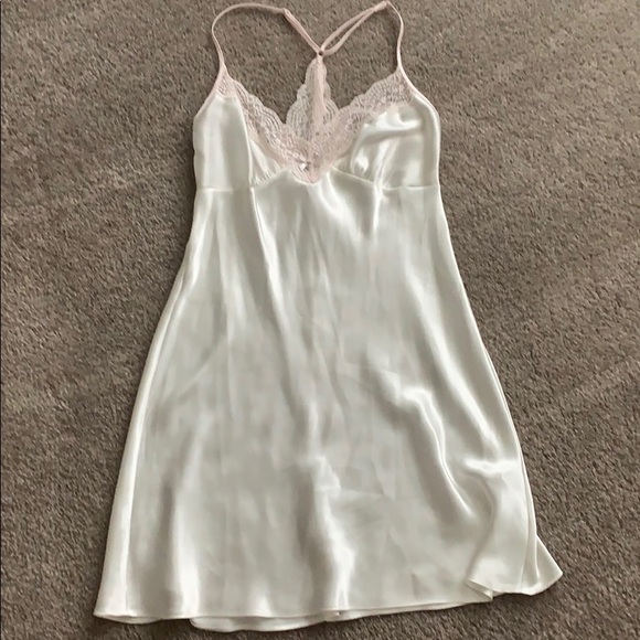 Mrs. Robe - Picture 3 of 6